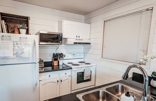 Hastings Highlands Cottage | The Croft- Cozy Lakefront Cottage, Swimming & View