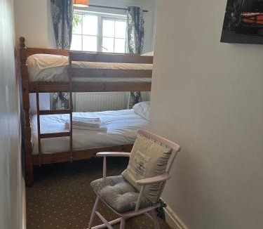 Saltash Hotel | The Crooked Inn