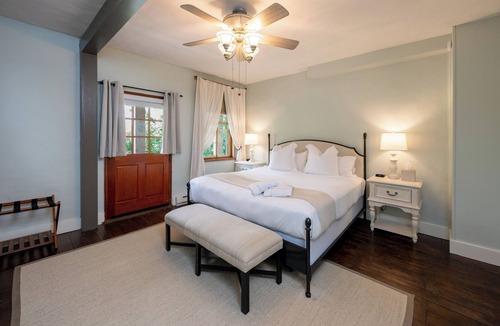 North Garden Bed & Breakfast | The Crossroads Inn