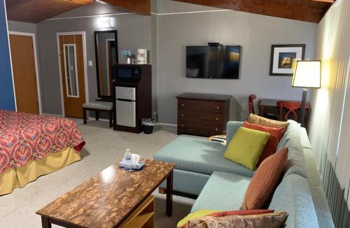 Elkhorn Hotel | The Crossroads Motel