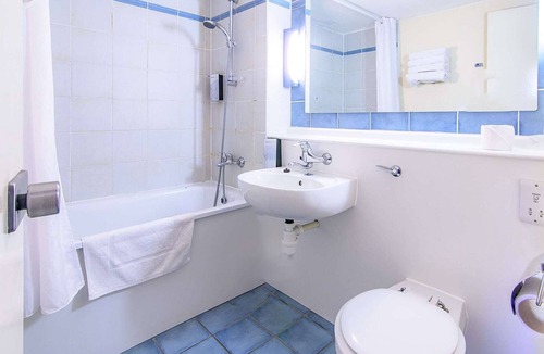 Wyken Hotel | The Crossway Hotel