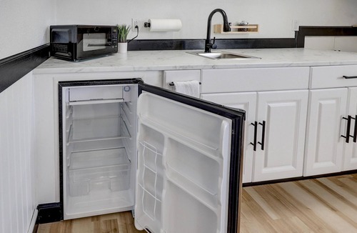 Webb City Apartment | The Crow's Nest: Executive Loft