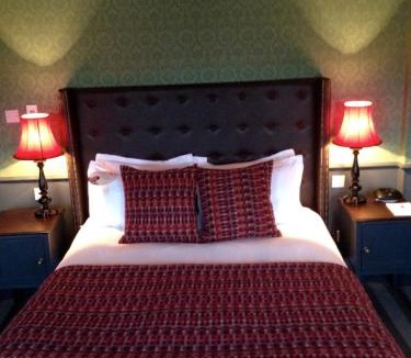 Abingdon Hotel | The Crown And Thistle, Abingdon