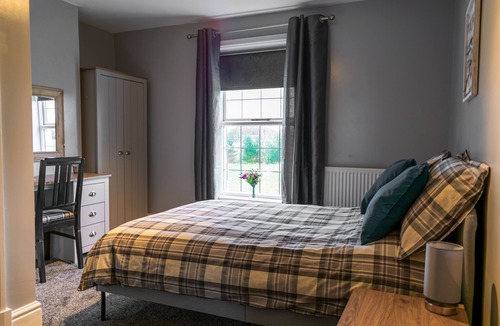 Standish Bed & Breakfast | The Crown at Worthington