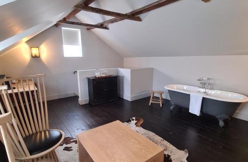 Amersham Hotel | The Crown