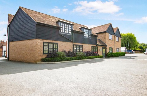 Amersham Hotel | The Crown