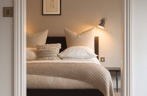 Amersham Hotel | The Crown