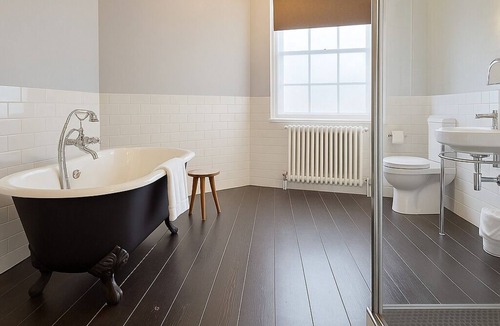 Amersham Hotel | The Crown