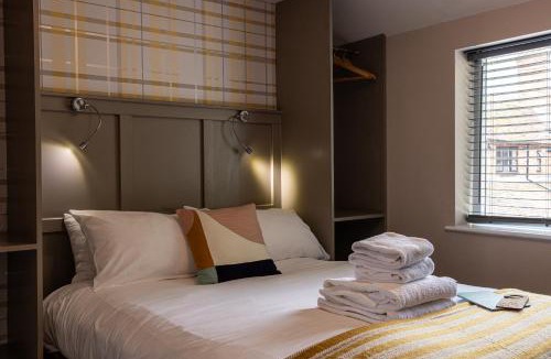 East Ilsley Hotel | The Crown & Horns