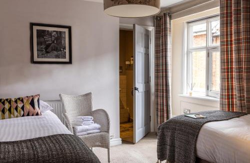 East Ilsley Hotel | The Crown & Horns