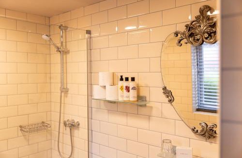 East Ilsley Hotel | The Crown & Horns