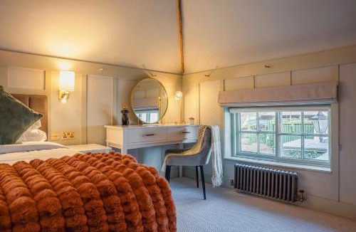 Slough Hotel | The Crown Inn at Burnham Beeches