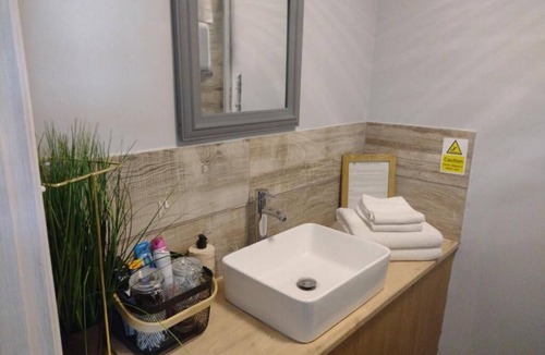 Keynsham Hotel | The Crown Inn - By Blunt Bars