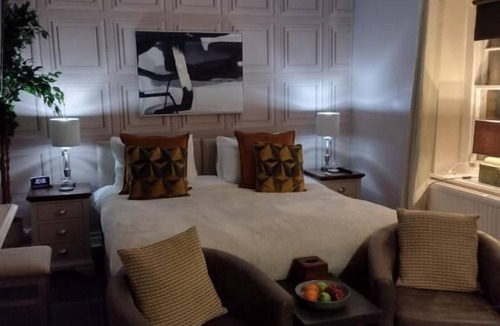 Keynsham Hotel | The Crown Inn - By Blunt Bars