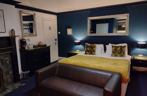 Keynsham Hotel | The Crown Inn - By Blunt Bars