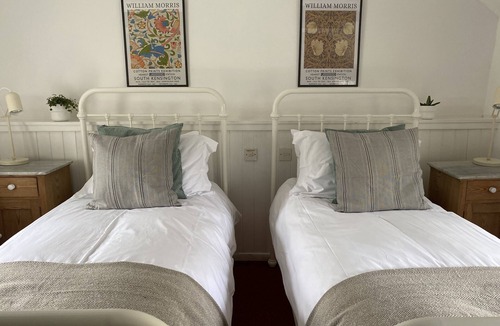 Lanlivery Hotel | The Crown Inn