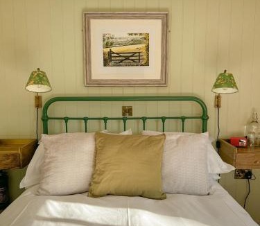 Lanlivery Hotel | The Crown Inn