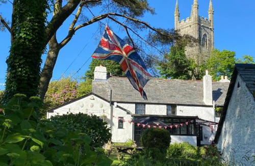 Lanlivery Hotel | The Crown Inn