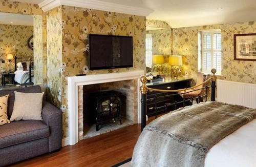 Elton Hotel | The Crown Inn