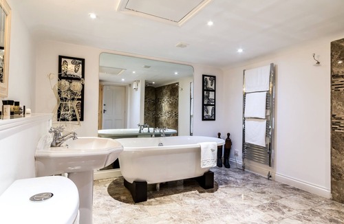 Elton Hotel | The Crown Inn