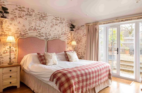 Elton Hotel | The Crown Inn