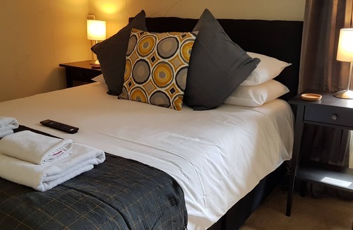 Rhayader Hotel | The Crown Inn