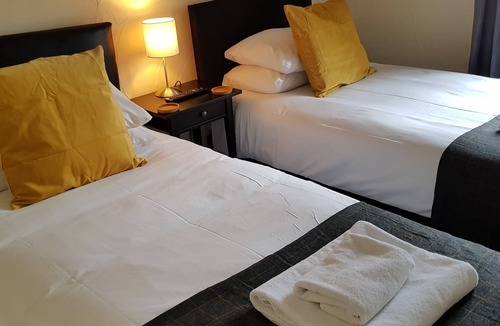 Rhayader Hotel | The Crown Inn