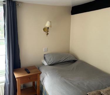 Sarre Bed & Breakfast | The Crown Inn