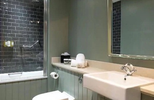 New Forest District Hotel | The Crown Manor House Hotel