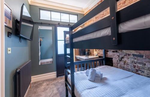 Hackney Central House | The Crown Pub & Guesthouse