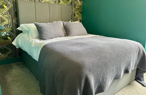 Peninsula House | The Crown Rooms