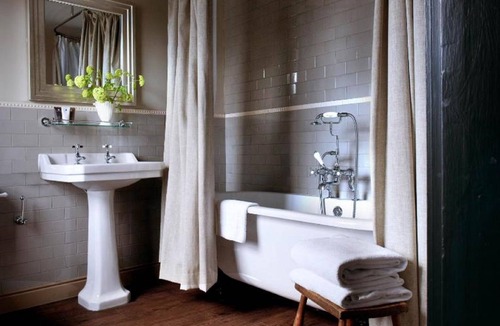 Abingdon Hotel | The Crown & Thistle