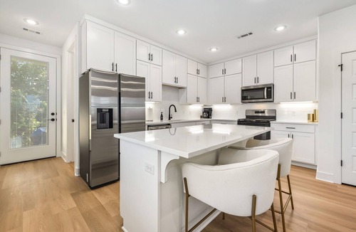 Fayetteville House | The Crystal-0.5 mi to Baum Walker field-1.5 mi to DT