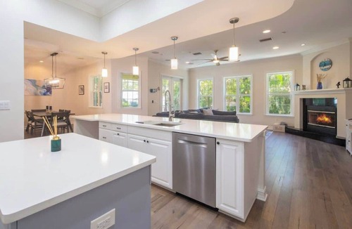 Crystal Beach House | The Crystal Breeze House