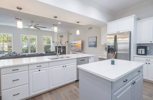 Crystal Beach House | The Crystal Breeze House