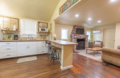 Medicine Park Apartment | The Cubhouse at Triple Z