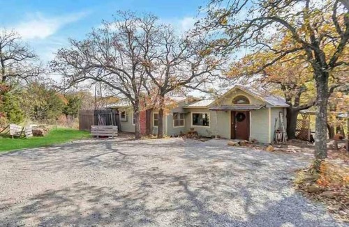 Medicine Park Apartment | The Cubhouse at Triple Z