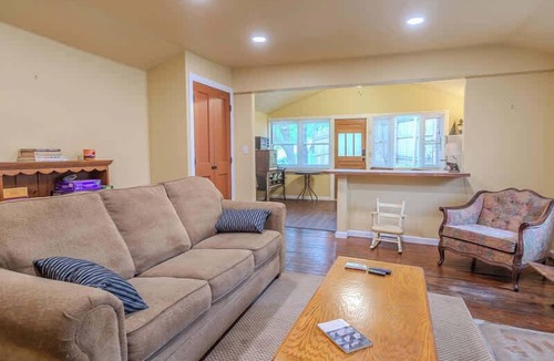 Medicine Park Apartment | The Cubhouse at Triple Z