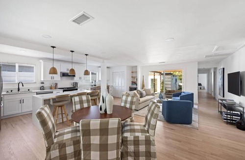 Del Rey House | The Culver | 6 bedrooms & spa! by Colby & Conrad