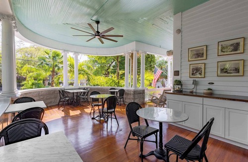 Historic Seaport Apartment | The Curry Poolside | Ground Floor King