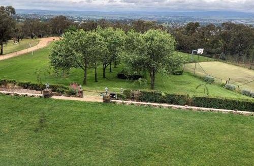 Mount Panorama House | The Cutting Mount Panorama