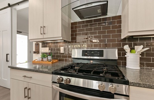 Old Town North House | The Cycle Haus | Rooftop Deck w/Hot Tub & Views