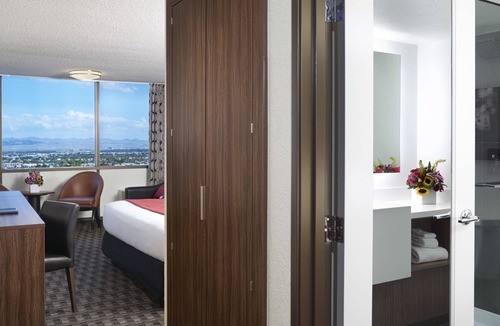 Downtown Las Vegas Hotel | the D Las Vegas