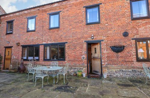 Fakenham House | The Dairy Barn