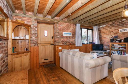 Fakenham House | The Dairy Barn