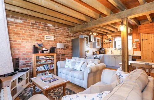 Fakenham House | The Dairy Barn