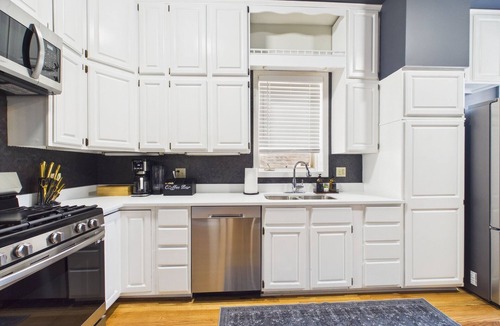Wrigleyville Apartment | The Dakin Estate: 4BR Speakeasy | Walk to Wrigley