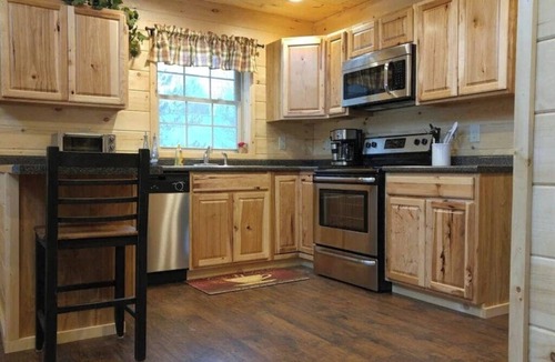 Wells Cabin | The Dakota, Dog Friendly Cabin at Lake Algonquin
