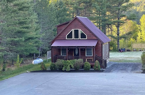 Wells Cabin | The Dakota, Dog Friendly Cabin at Lake Algonquin