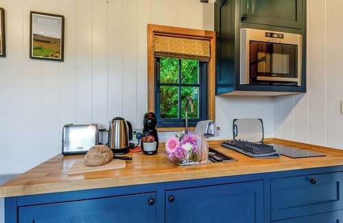 Settle Cottage | The Dalesbred Hut - UK40150